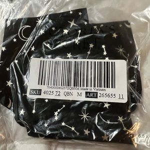 Victoria’s Secret No Show Thong size Medium Nee with Tags